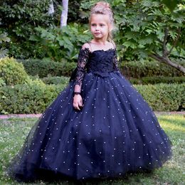 Vintage Noir Robes De Fille De Fleur Avec Manches Longues Perles Perles Arc Dentelle Appliques Bébé Enfants Gothique Fête De Mariage Tenue De Cérémonie Toddler Pageant Robe D'anniversaire