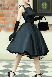 Vintage noire courte femme Prom Party Robe 2024 carré de thé en satin longueur sans manches en soirée