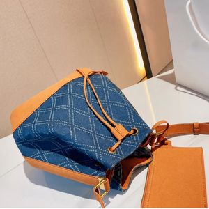 Sac seau en denim bleu vintage Panneaux de flanelle marron Sac à main de mode pour femmes de haute qualité Cordon de serrage style rétro Sacs à bandoulière Femmes Bourse