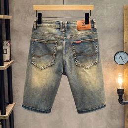 Shorts de denim bleu vintage Fashion Mens Mens Summer mince jambe droite ajustement microélastique jeans courte du genou Lightblue 240516