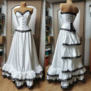 Bullez vintage une ligne robes de mariée corset robes nuptiales victoriennes sans bretelles en satin noir et blanc