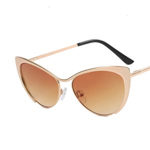 Vintage Cats Eye Femmes Hollow Out Lunettes de soleil Brand Designer Pink Sun Sun Frame Mirror Mirror Lens Hot Eyewear 112