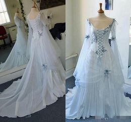 Robes de mariée celtiques vintage blanc et bleu pâle coloré robes de mariée médiévales encolure dégagée corset manches longues cloche Applique317g