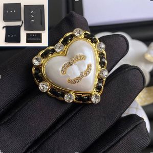 Charme vintage Femmes de perles broches marques créateurs de luxe femme bijoux broche package original boutique épingles de vêtements d'anniversaire de mariage d'anniversaire cadeau de fête de mariage C179