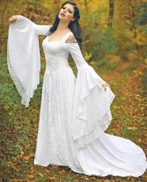 Vintage Cletic Robes De Mariée Blanches Flare Manches Longues Fée Une Ligne Dentelle Hors Bretelles Halloween Robes De Mariée Victoriennes Grande Taille Robe Femme