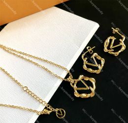 Vintage Clover Gold kettingen Designer gouden oorbellen Vine Patroon sieraden sets voor vrouwen verjaardagscadeau