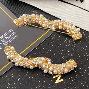 Copie Vintage Broche Broches Designer Broches Marque Vêtements Bijoux En Cristal De Mode Perle Plaqué Or 18 Carats Plaqué Argent Femmes Lettre Pull Costume Apporté Pin