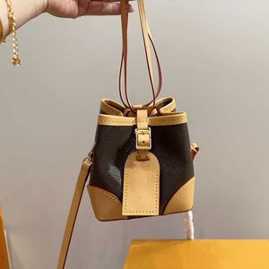 vintage schattige ontwerper mini -bucket tas luxe lederen handgreep tassen vrouwen handtasbucket trekkoord sluiting afneembare riem schoudertas 240415