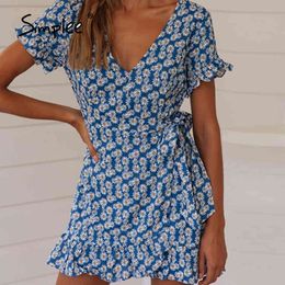 Vintage Daisy Print Casual Blue Women Summer Country Style Hollow Out Boho Jurken Mode Asymmetry Mini Dress 210414