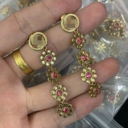 Vintage Dangle Double Letter Borla Pendientes Crystal Ear Studs Daisy Flower Material de cobre Long Earring dangles for Woman Fashion Simple Jewelry Gift CGUE5 --02