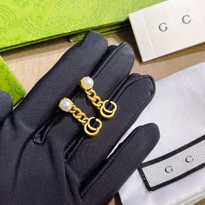 Vintage Design Pearl Charm Earring 18K Gold Letter Dangle Earring Box Verpakking Luxe Sieraden Nieuwe Womens Love Gifts Boutique Oorbellen