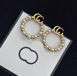 Diseñador de la vendimia Marca Pendientes de botón de doble letra Moda Mujer Alta calidad 18K Chapado en oro Incrustaciones Perla Pendiente de lujo para mujer Bronce Regalo de la joyería del banquete de boda