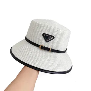 Chapeau de paille de créateur vintage adumbral à large bord plaqué argent triangle inversé en métal noir chapeaux d'été en cuir chapeau de seau à dessus plat en option hj097 C4