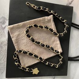 Cinturones de cadena de cuero de diseñador vintage para mujer, cadena de cuerda de cuero dorado para mujer, vestido con letras, pretina de lujo, cinturón ajustable de cobre con patrón de cabeza humana para mujer