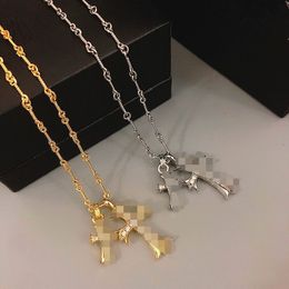 Vintage met diamanten ingelegde dubbele kruisketting Europese en Amerikaanse vrienden Mannelijke en vrouwelijke geliefden Sleutelbeenketting kan een geschenk zijn