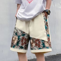 Shorts floraux brodés vintage pour hommes à cinq pantalons à cinq parts.