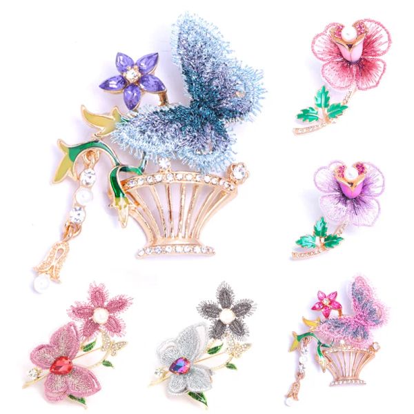 Broche Vintage brodée de fleurs et de papillons pour femmes, élégante, manteau, robe, chemise, épingles à revers, bijoux à la mode, cadeaux, vente en gros