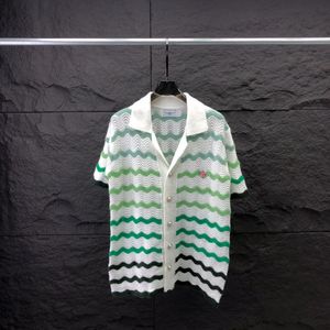 Broderies vintage Chemises pour hommes à tricot d'été rayures gradient de gradient à manches courtes tricot pour hommes ca cardigans décontractés 240513