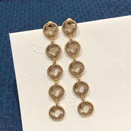 Pendientes de lámpara de araña de alfabeto de alfabeto vintage 14K Material de latón de oro Pendientes colgantes para el regalo de cumpleaños para la fiesta para mujeres Joyas de regalo