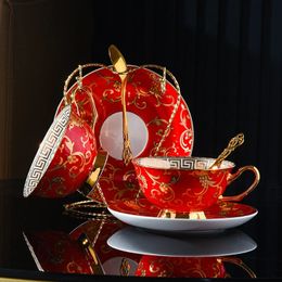 Vintage européen Bone China Coffee Tup Set Ceramic Highgrade Exquis Sending Sense Niche Tea British Style Gift Box 240418