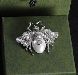 Vintage modebrief Bee -broche met diamant Pearl prachtige ontwerper merk verzilverde broche pin voor mannen dames sieraden cadeau accessoires levering