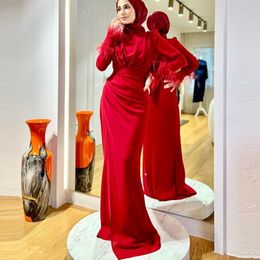 Vintage Feather Muslim Avondjurken Juwelier Nek Lange mouw Ruches Formele jurk Mermaid Satin Saoedi -Arabië Prom jurk 326