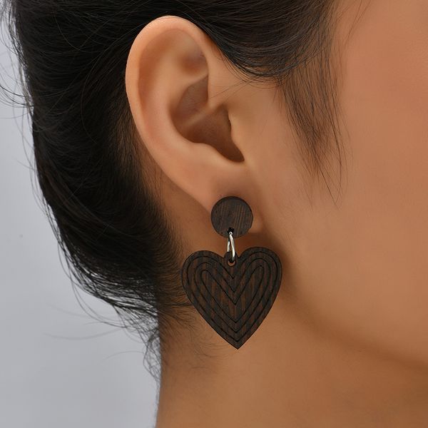 Pendientes colgantes de corazón de color marrón oscuro para mujer, aretes colgantes de madera Natural bohemios a la moda, joyería de estilo playero