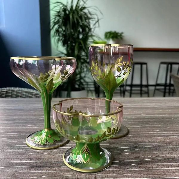 Vintage Floral Crystal Champagne Flutes Verres à vin rouge et bols de crème glacée à la main rose avec charme autrichien du milieu du siècle 240429