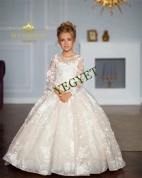 Vintage bloemenmeisje jurken voor kinderen prinses witte jurk lange mouw illusie kanten bloemen tule bruiloft zelfs feest 240430