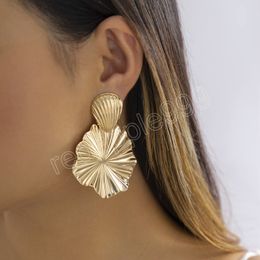 Vintage Gold Color Flower hanger Dange oorbellen Mode onregelmatige metalen oorbellen voor vrouwen feest Brincos sieraden