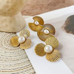 Boucles d'oreilles de goujon de perle d'imitation en métal en or