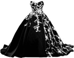 Robes de mariée gothiques en noir et blanc vintage 2021 Sweetheart sans bretelles jardin country robes de mariée de mariée balayage plus la taille de la taille 7481502