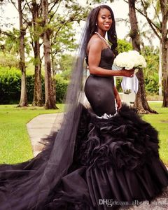 Vintage Gothic Black Mermaid Robes Sweetheart Tierred Jirts Rufflues Appliques Beads Court Train Robe de mariée Boue de mariée 2024