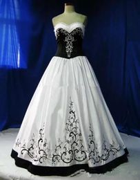 Robes de mariée de pays gothique vintage perles de broderie noir et blanc robes de mariée chérie robes de novia plus size243q