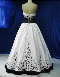 Vintage gothique pays robes de mariée noir et blanc broderie perles robes de mariée chérie robes De Novia plus taille 342F