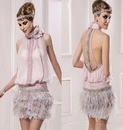 Vintage Great Gatsby Pink High Neck korte cocktailjurken met veren sprankelende kralen Backless prom jurken Gelegenheid Party Party Wear4169157