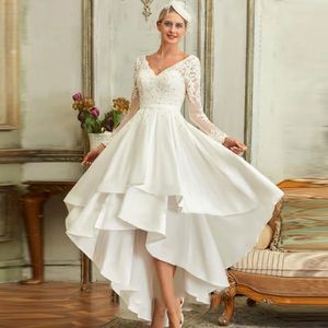 Vintage haut bas une ligne robe de mariée manches longues col en V robes de mariée en satin ivoire dentelle appliques courtes devant robes de mariée simples 2024