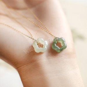 Vintage Imitation Hotan Jade Plum Blossom Collier pour Femmes Mode Tempérament Clavicule Chaîne Pendentif Bijoux Cadeau De Mariage