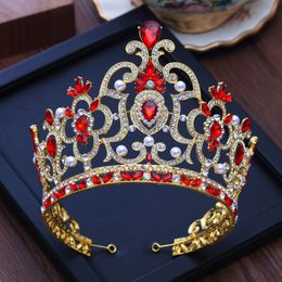 Vintage Koning Queen Diadeem Barok Goud Metalen Tiaras Rode Crystal Pearl Crown Bruid Bruiloft Haaraccessoires Dames Haar Sieraden J0113