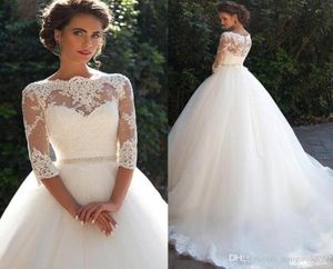 Robes de mariée Vintage en dentelle ALine pure col haut avec moitié manches longues perles ceinture princesse sur mesure robes de mariée pas cher P9426489