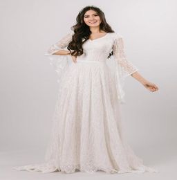 Robes de mariée modestes en dentelle vintage 2020 avec manches longues col en V simple Aline Boho robes de mariée boutons couverts Temple Bridal Go6840337