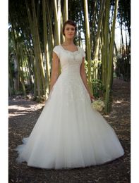 Vintage kant tule a-lijn bescheiden bruidsjurken cap sleeves knoppen terug vestido de noiva kralen nek gewaad de mariage op maat gemaakt