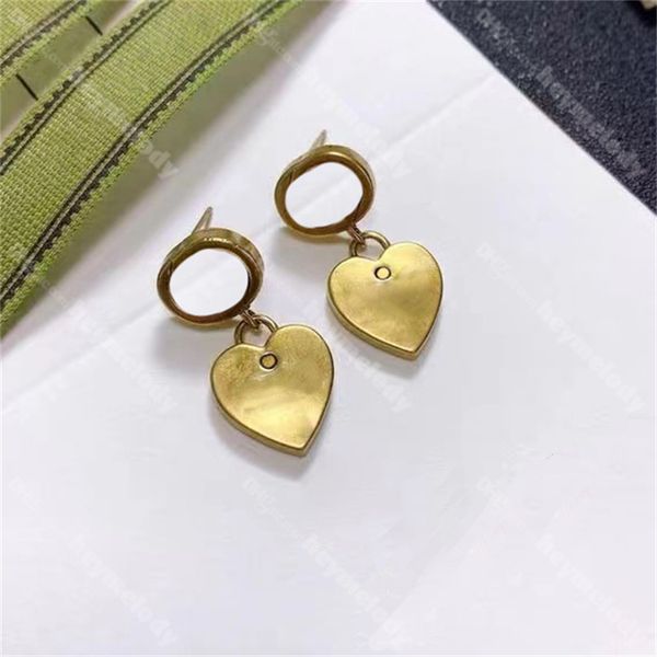 Vintage Letter Love Stud Pendientes Diseñador Entrelazado Letter Eardrops Gold Heart Pendant Studs Wholesale