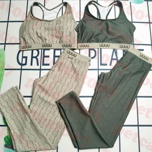 Conjuntos de yoga para mujer Chándales con letras vintage Diseñador Traje de baño para mujer Sujetador deportivo Pantalones elásticos