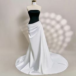 Vintage Satin Satin Satin Blackwhite Robes de mariée Sirène Ivoire Lacet à lacets vers le haut