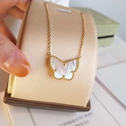 Vintage Lucky Pendentif Collier Designer 18k Or Jaune Plaqué Blanc Nacre Papillon Charme Chaîne Courte Ras Du Cou Pour Femmes Bijoux