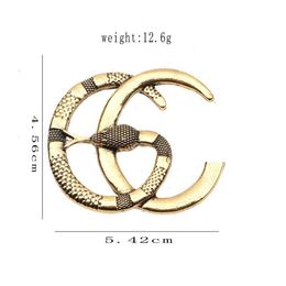 Vintage Luxury Women Designer Brand Lettere Spille Placcato oro 18 carati Intarsio di cristallo Strass Gioielli Spilla Fascino Pin Marry Weddi317T