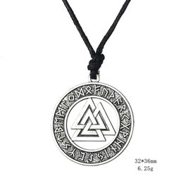 Vintage Men Ethnique Viking Warrior Scandinave Amulet Valknut Odin Symbole de Norse Rune Runes Pendant Collier