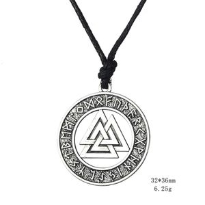 Vintage Men Ethnique Viking Warrior Scandinave Amulet Valknut Odin Symbole de Norse Rune Runes Pendant Collier