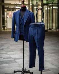 Vintage Mens Designer Suits Drie-Stuk Wol Mengsel Piekte Revers Bruidegom Tuxedos Aangepast Made Jacket Vest en Broek Zakelijke Mannen Past